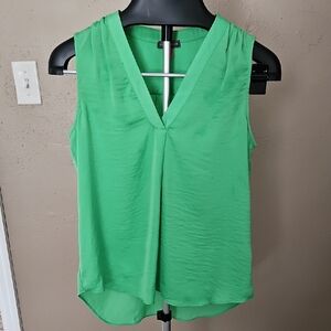 Vince Camuto Green V-Neck Sleeveless Blouse